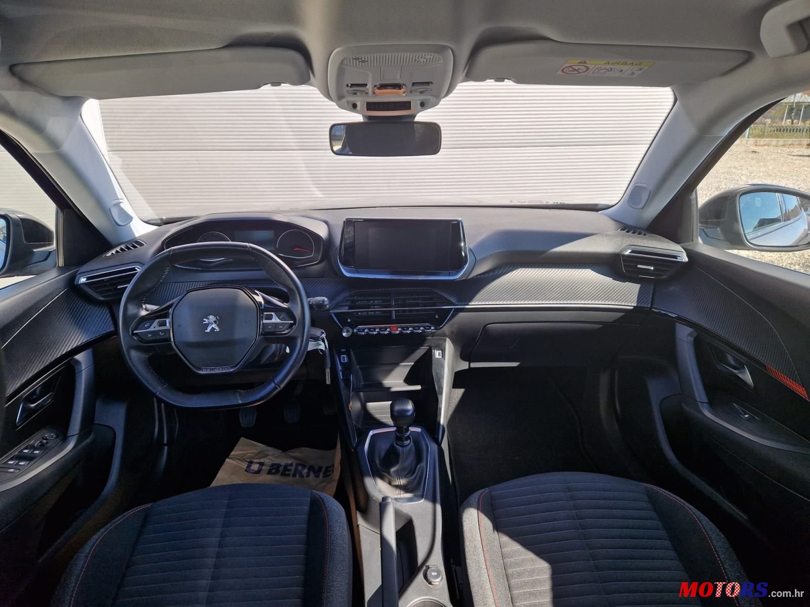 2022' Peugeot 2008 1,5 photo #3