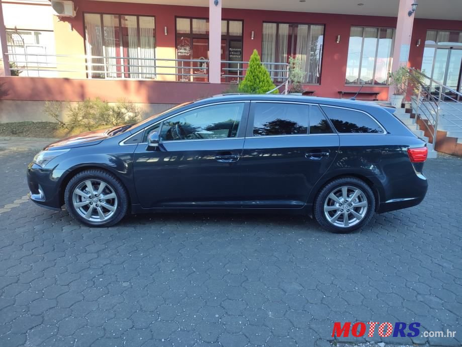 2012' Toyota Avensis Wagon photo #4