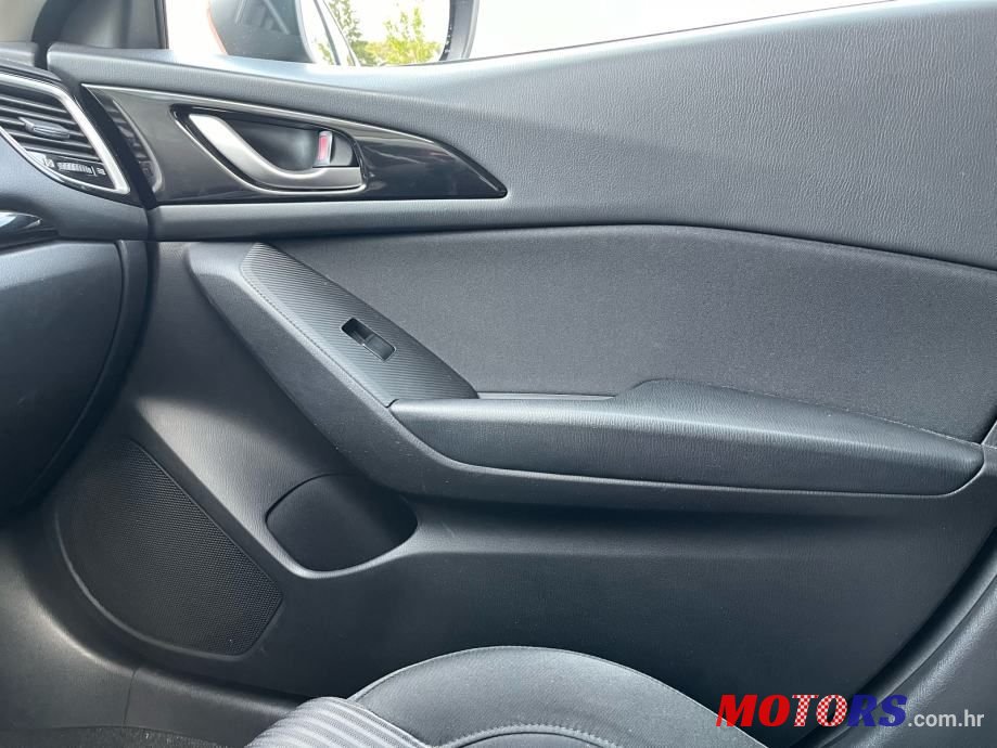 2014' Mazda 3 G120 Challenge photo #4