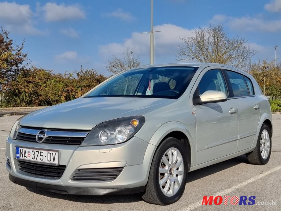 2005' Opel Astra photo #1