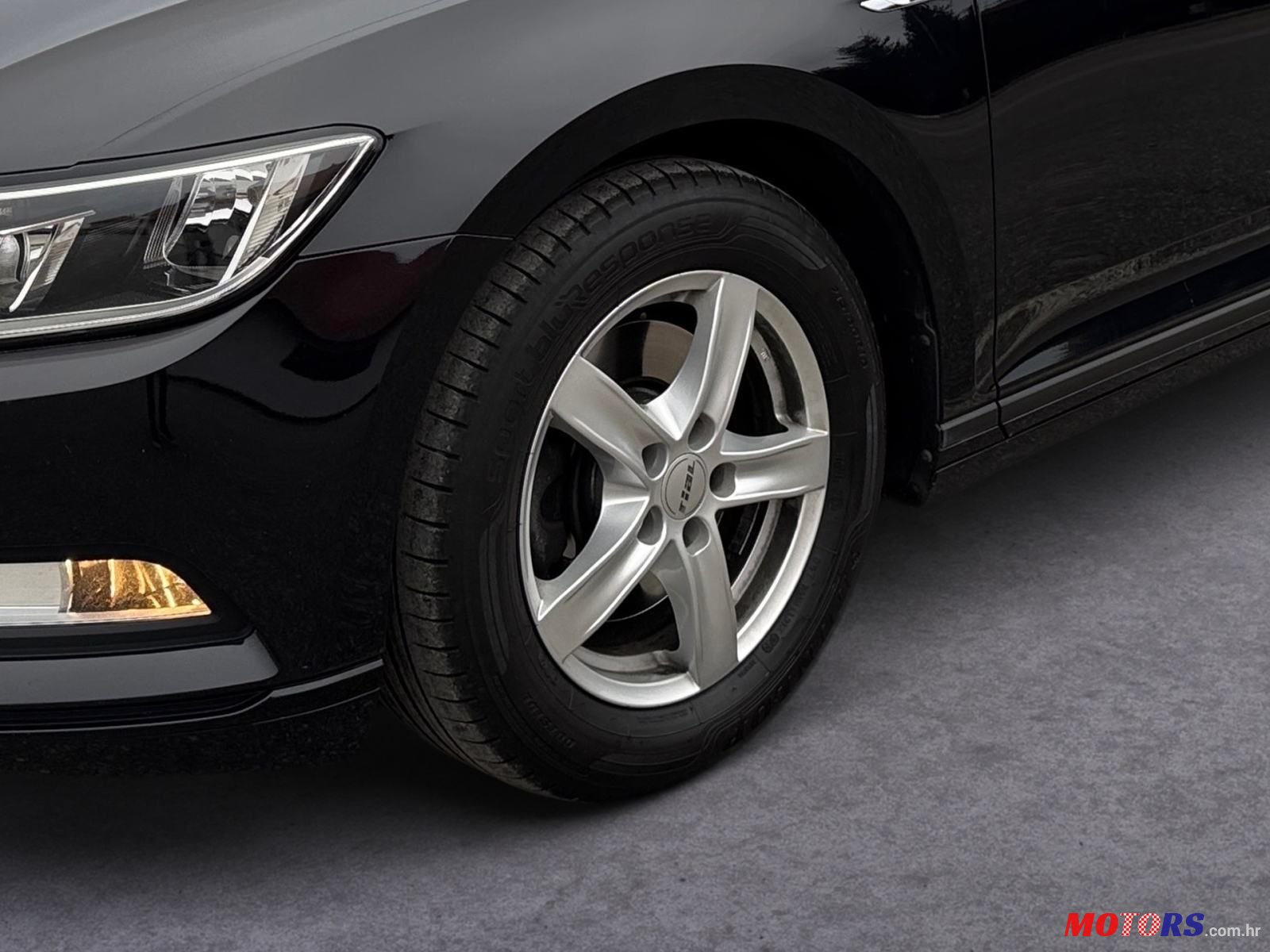 2017' Volkswagen Passat Variant photo #6