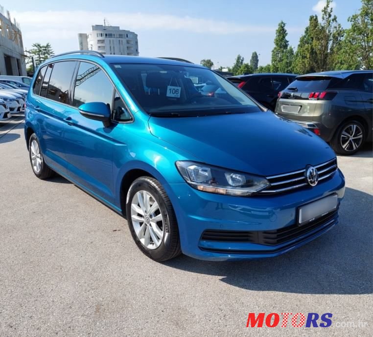 2017' Volkswagen Touran photo #4