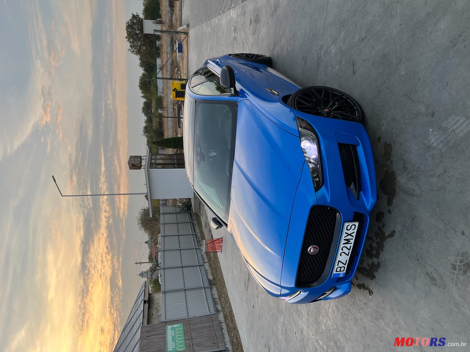 2017' Jaguar XE photo #4