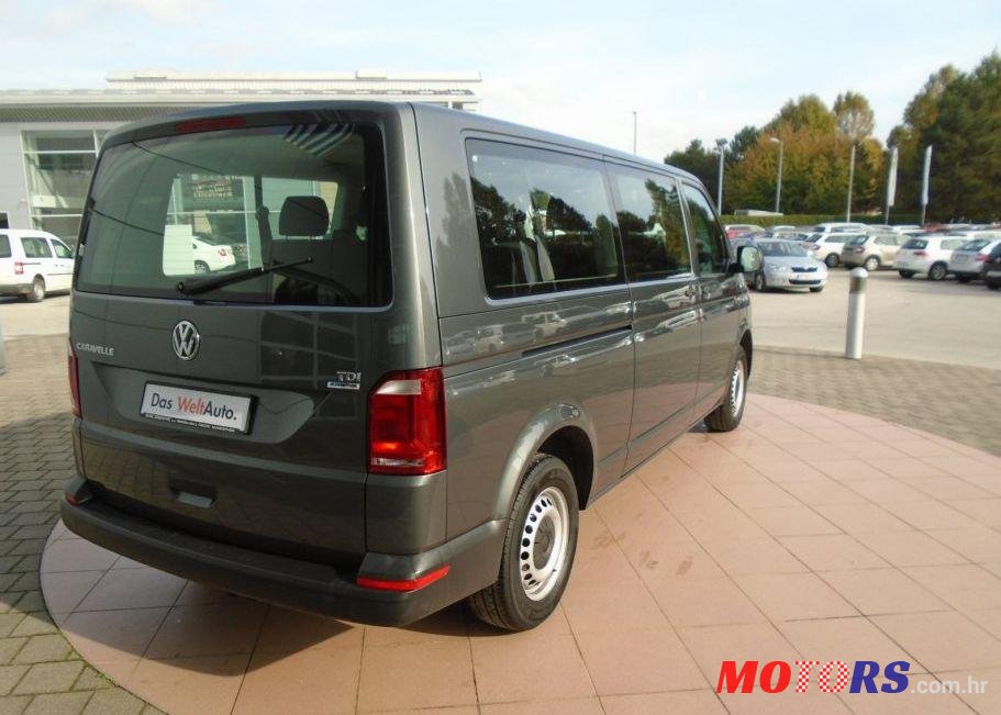 2016' Volkswagen Caravelle photo #2