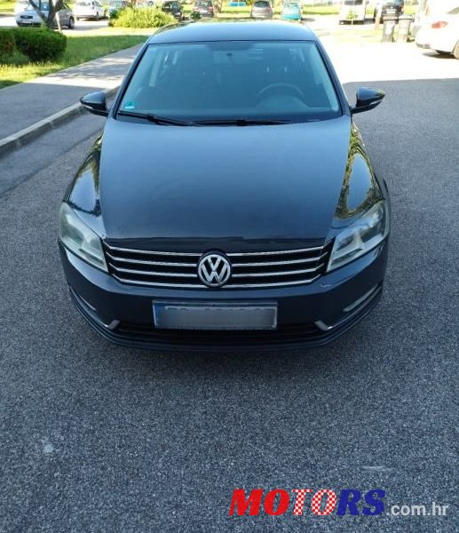 2011' Volkswagen Passat photo #3