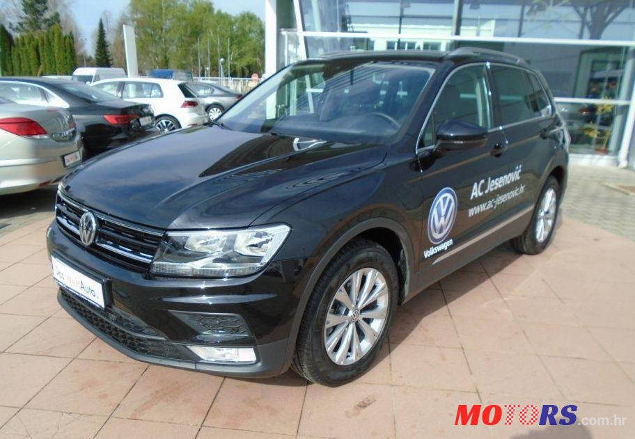 2017' Volkswagen Tiguan photo #2
