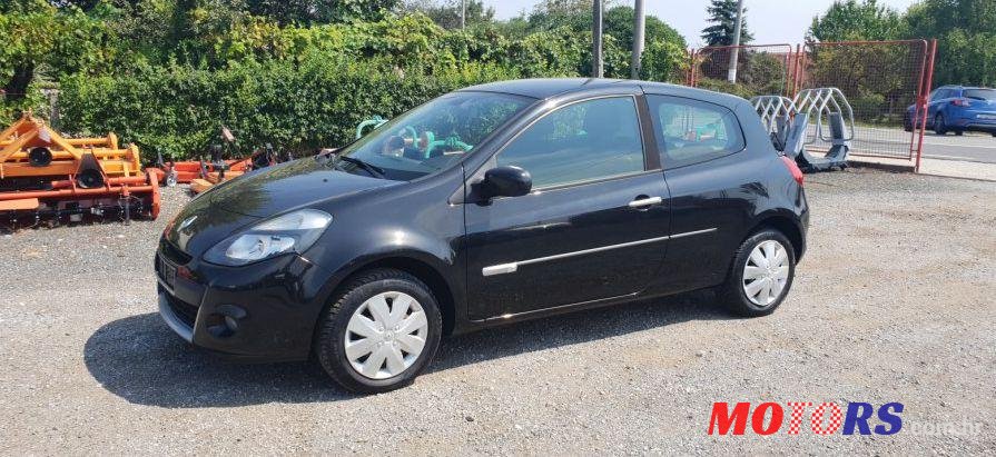2011' Renault Clio 1,5 Dci photo #1