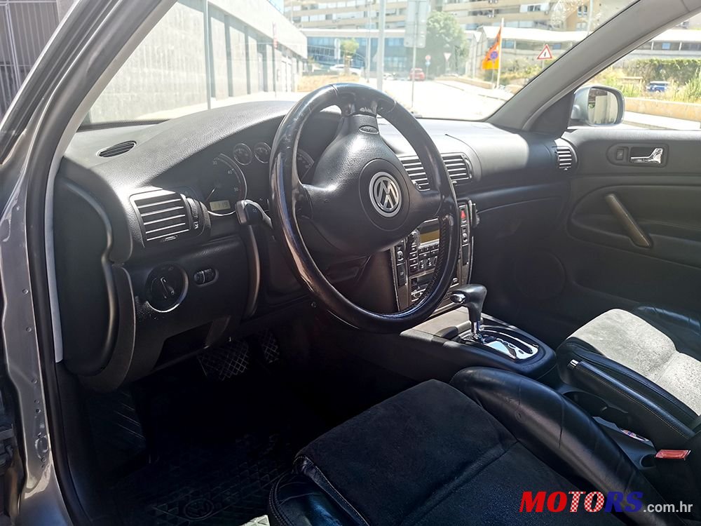 2003' Volkswagen Passat photo #6