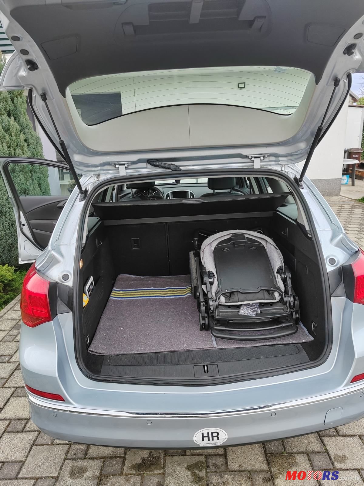 2015' Opel Astra Karavan photo #1