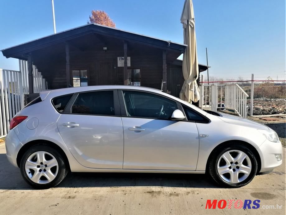 2011' Opel Astra 1,7 Cdti photo #6