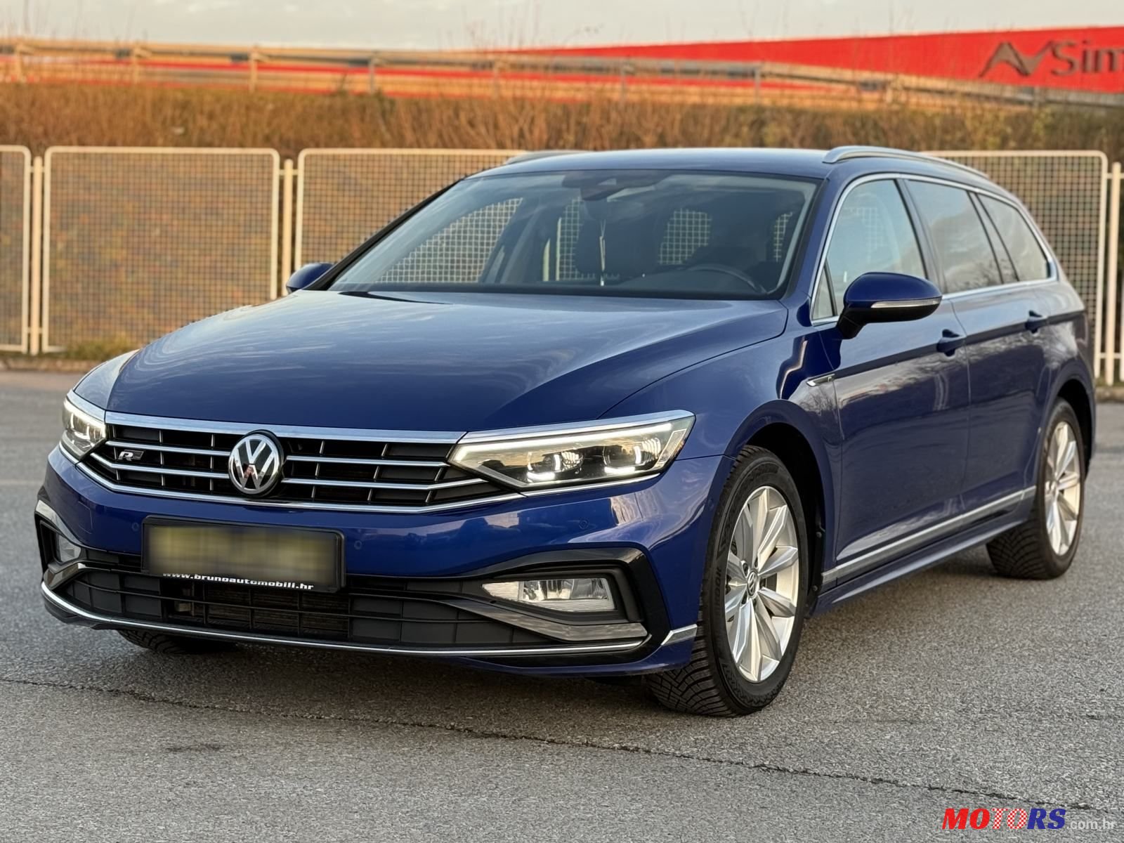 2020' Volkswagen Passat Variant photo #2