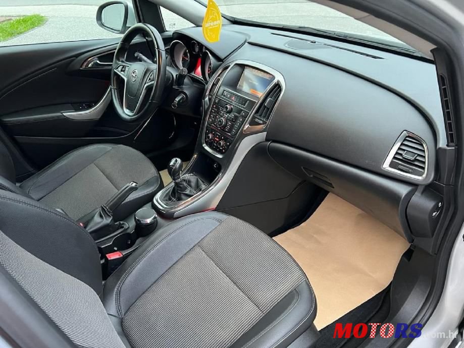 2012' Opel Astra Sport photo #6