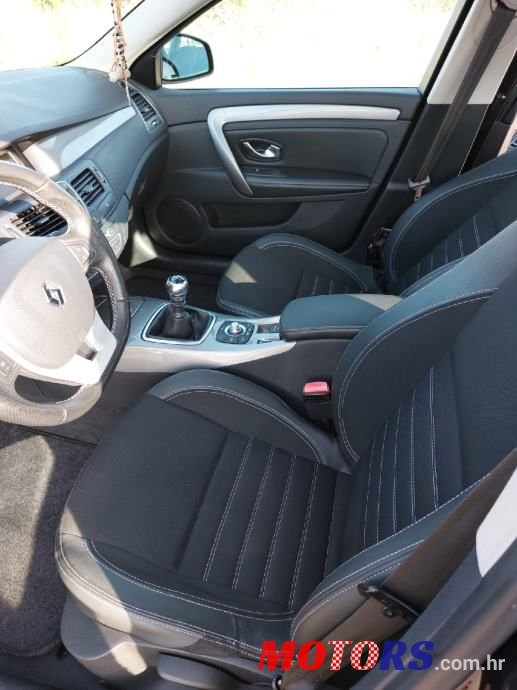 2013' Renault Laguna Grandtour photo #6