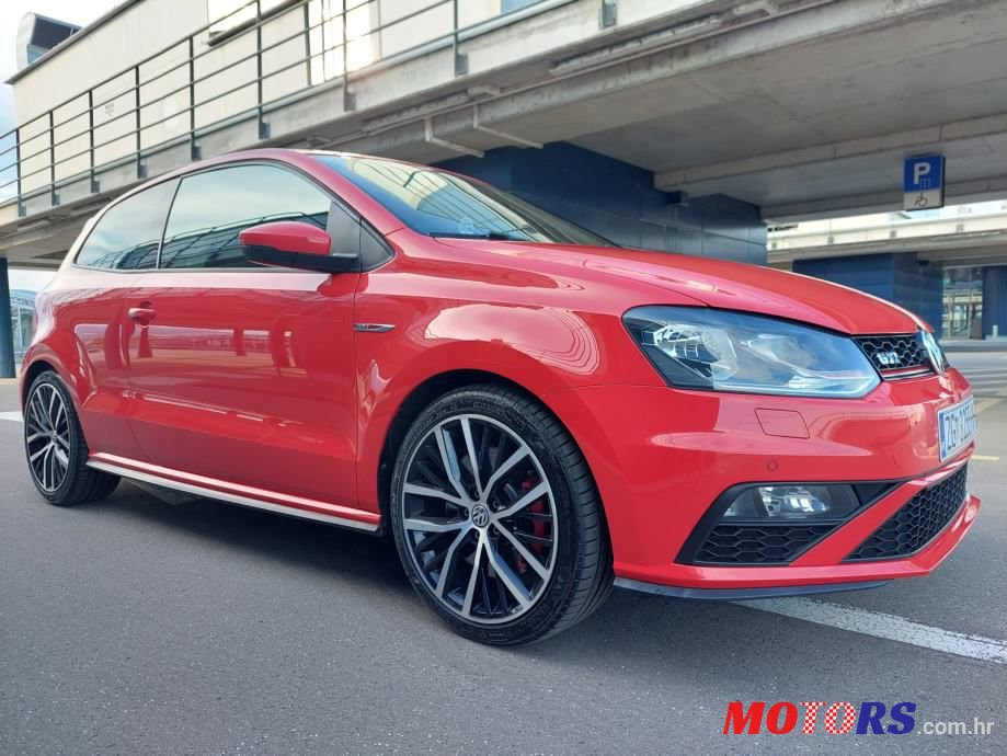 2015' Volkswagen Polo photo #3