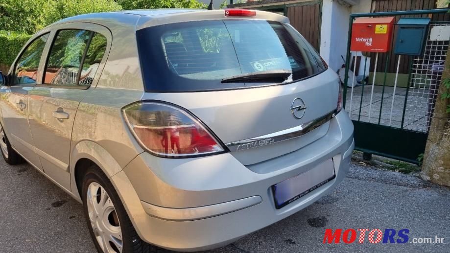 2008' Opel Astra 1,6 photo #6