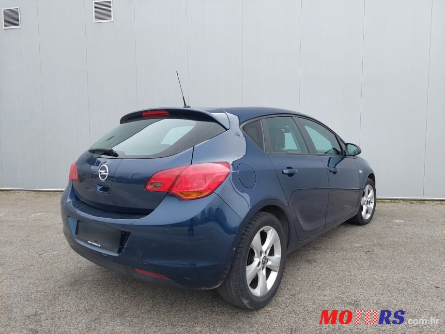 2011' Opel Astra 1,7 Cdti photo #4