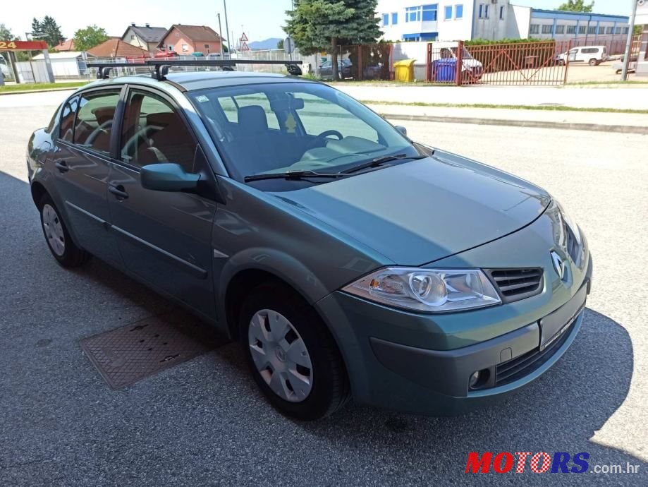 2008' Renault Megane photo #1