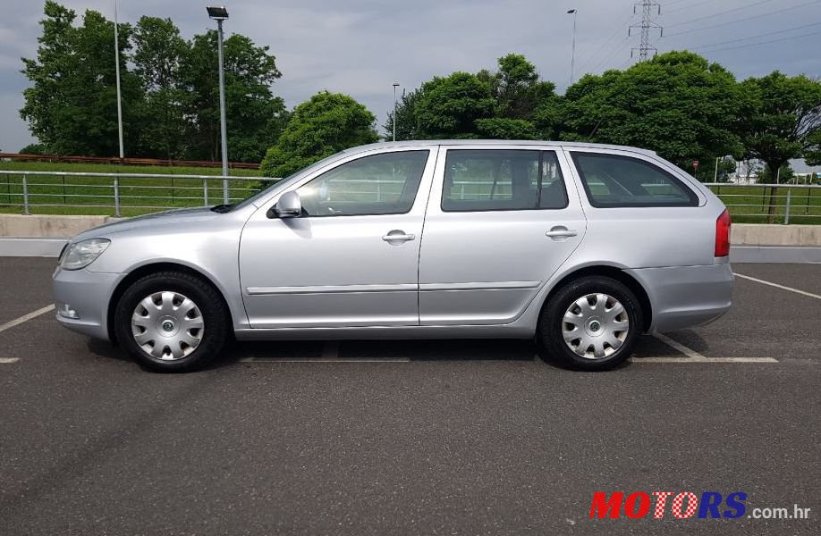 2011' Skoda Octavia Combi 1,6 Tdi photo #1