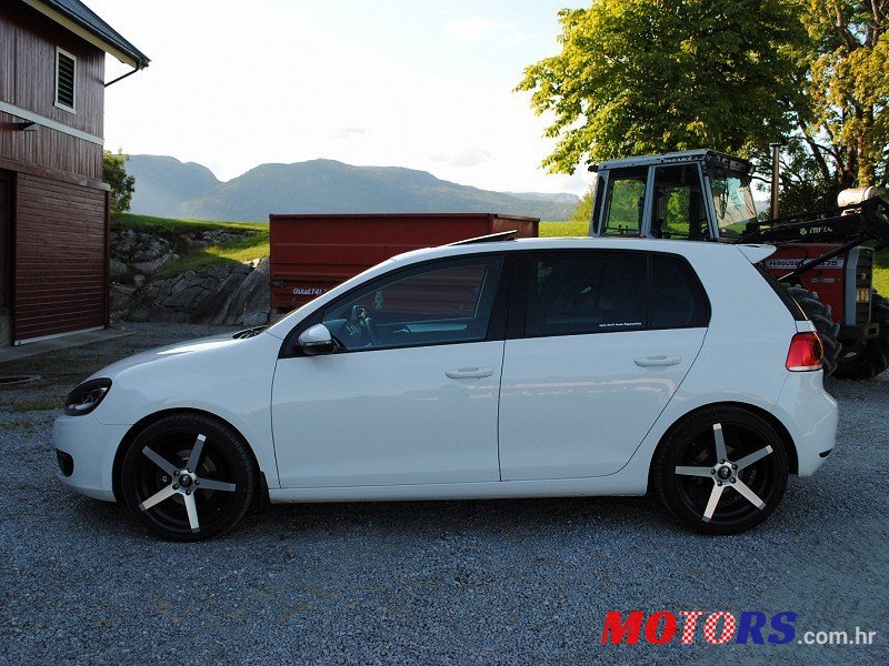 2009' Volkswagen Golf photo #1