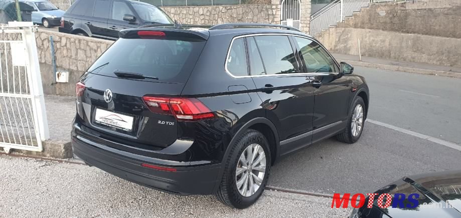 2017' Volkswagen Tiguan photo #4