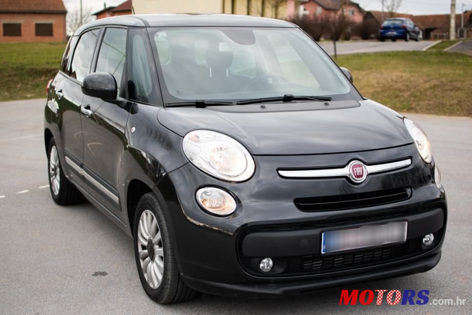 2016' Fiat 500L photo #3