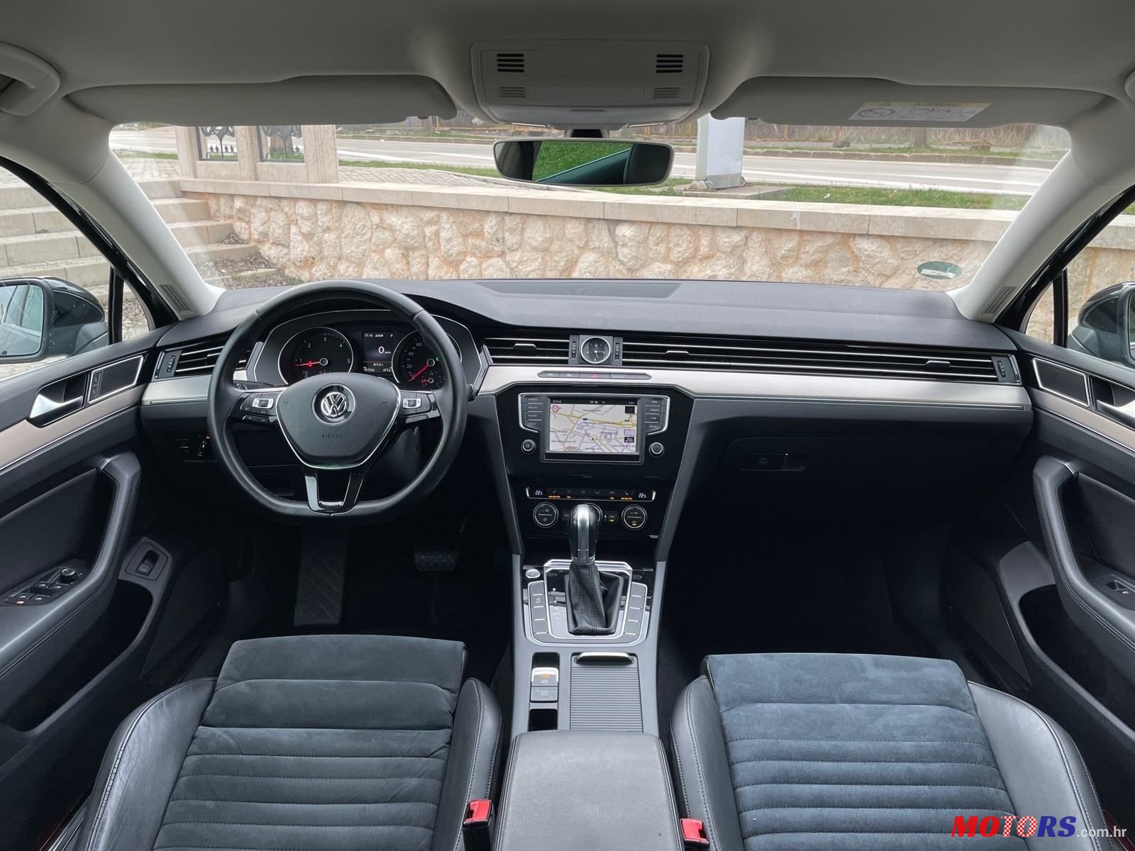 2015' Volkswagen Passat photo #6