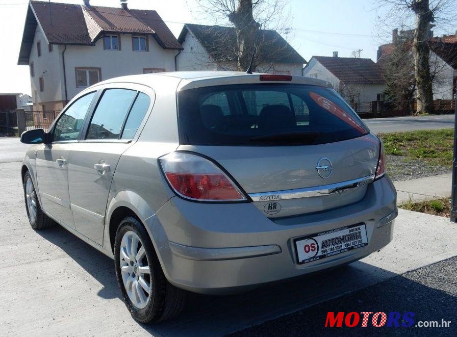 2006' Opel Astra 1,7 Cdti photo #2