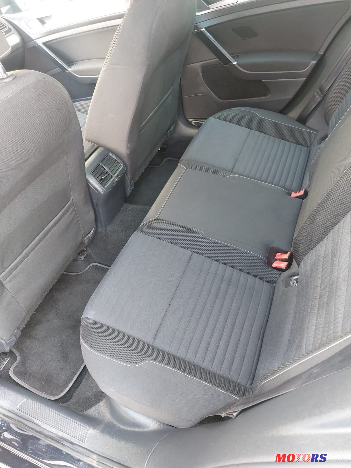 2015' Volkswagen Golf VII Variant photo #2