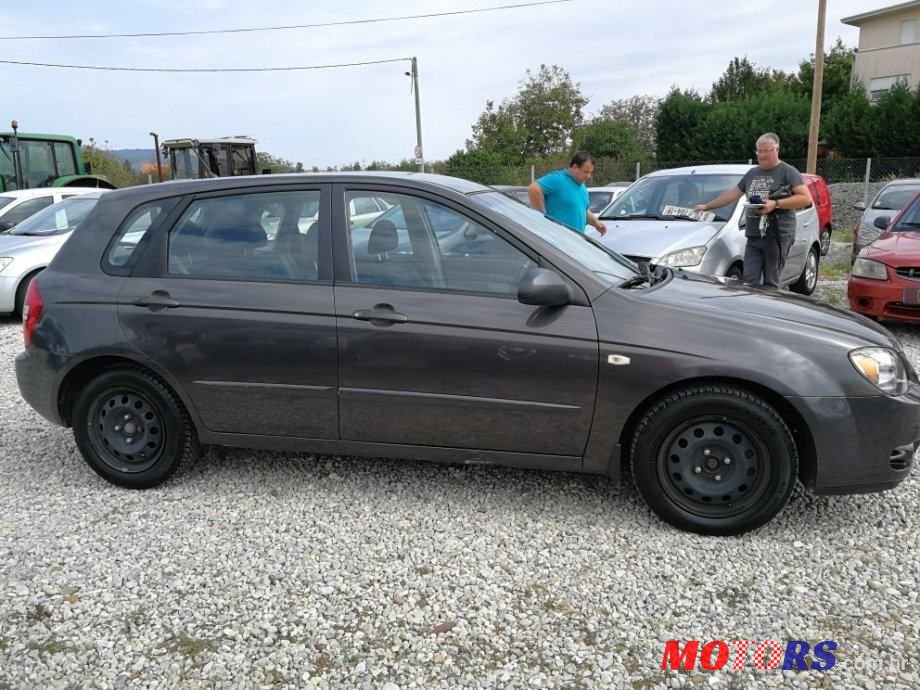 2005' Kia Cerato 1,5 Crdi Lx photo #4