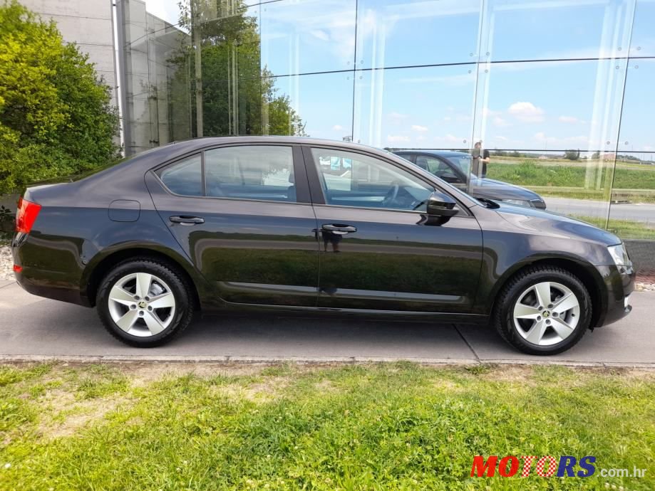 2013' Skoda Octavia photo #6