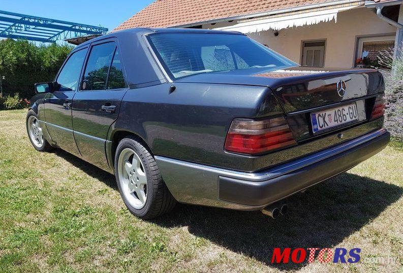 1992' Mercedes-Benz 124 300 D photo #1