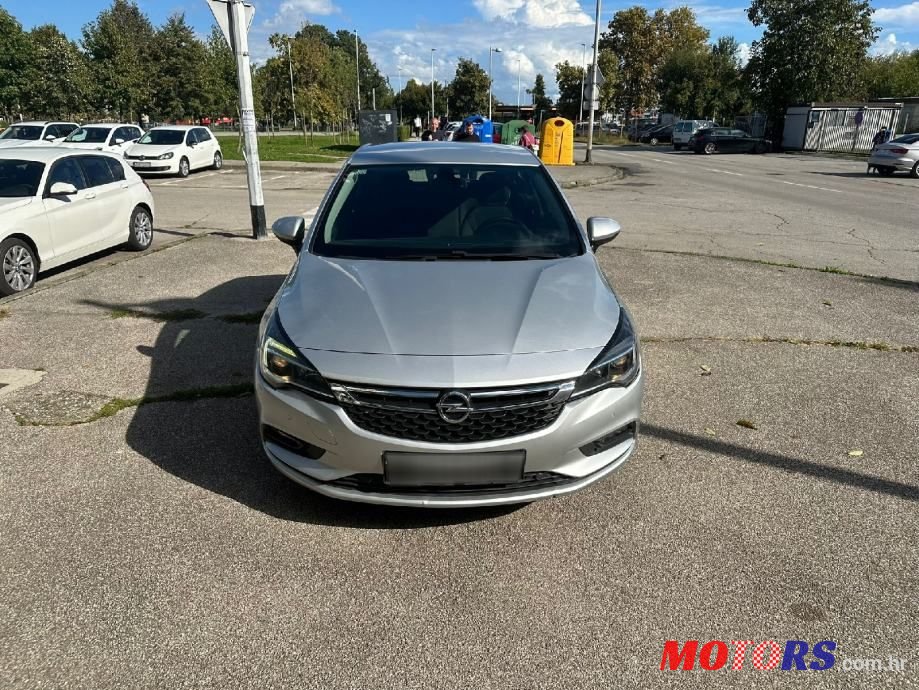 2017' Opel Astra 1,0 Turbo photo #1