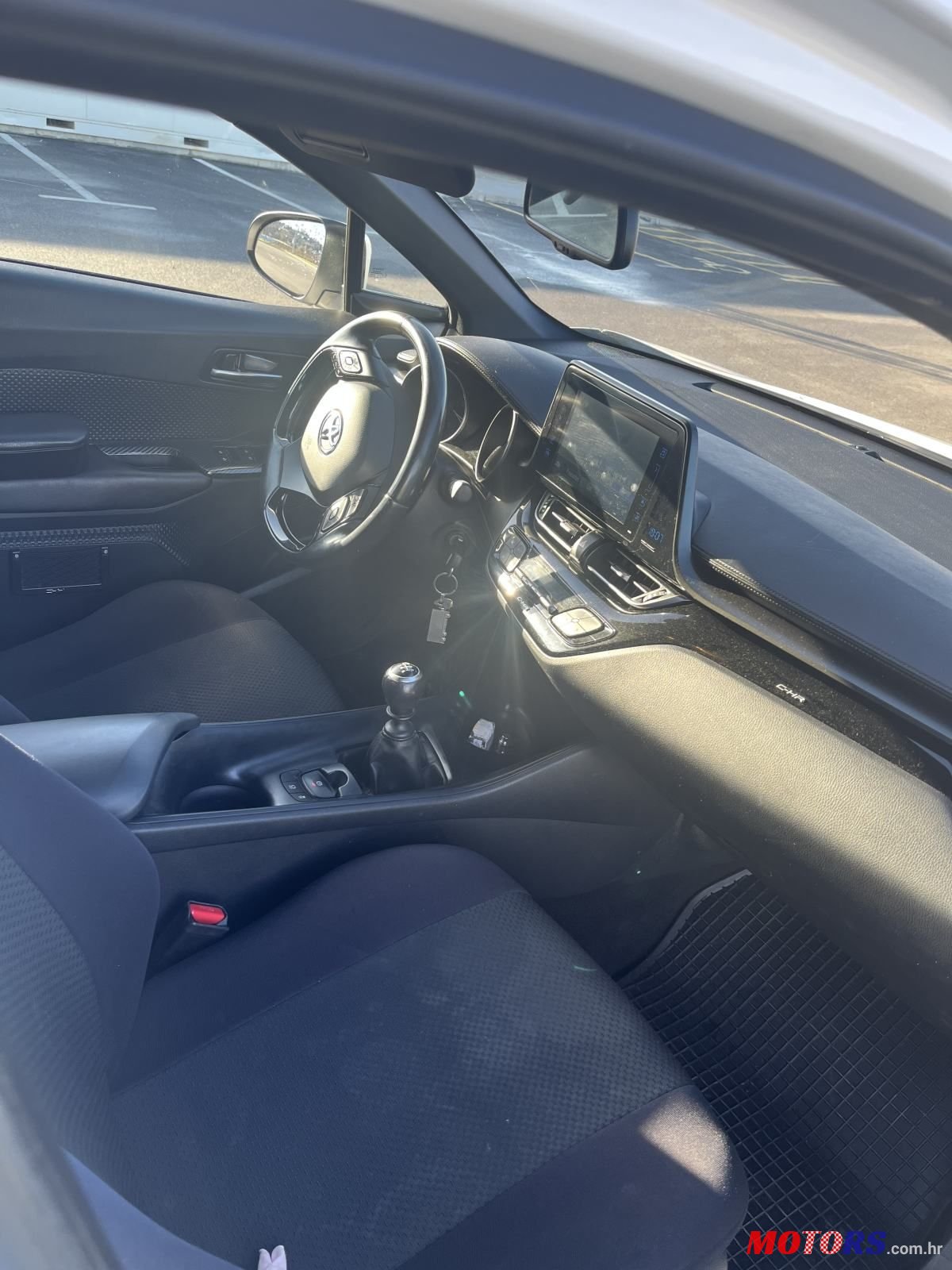 2018' Toyota C-HR 1,2 Turbo photo #3