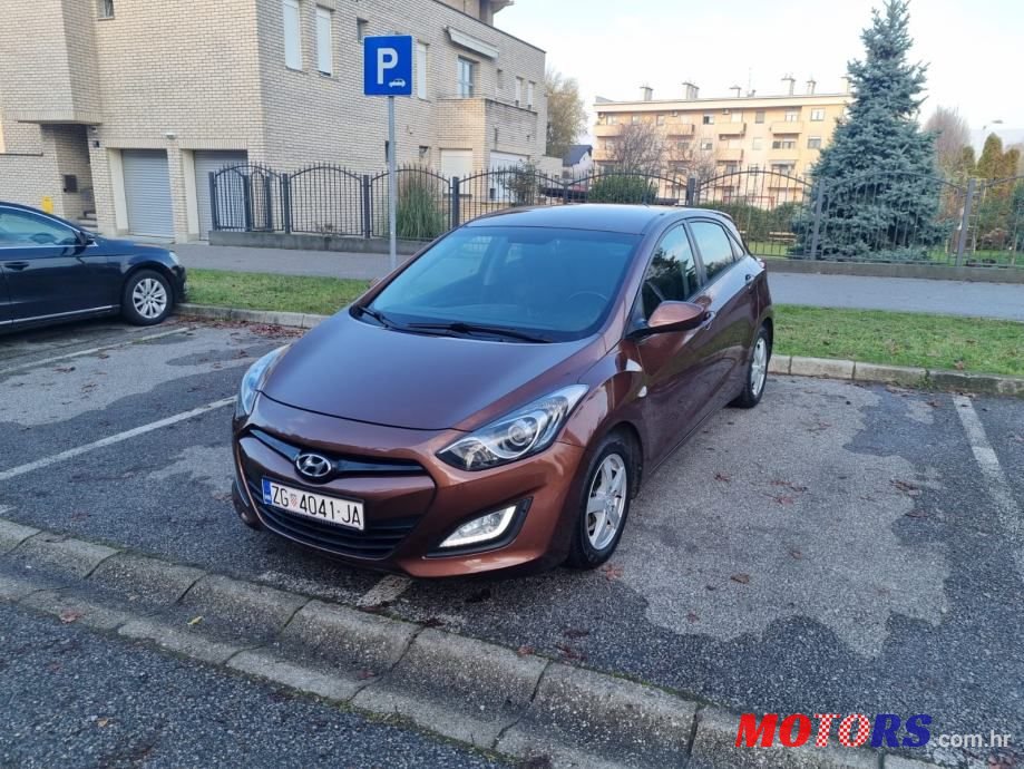 2012' Hyundai i30 photo #6