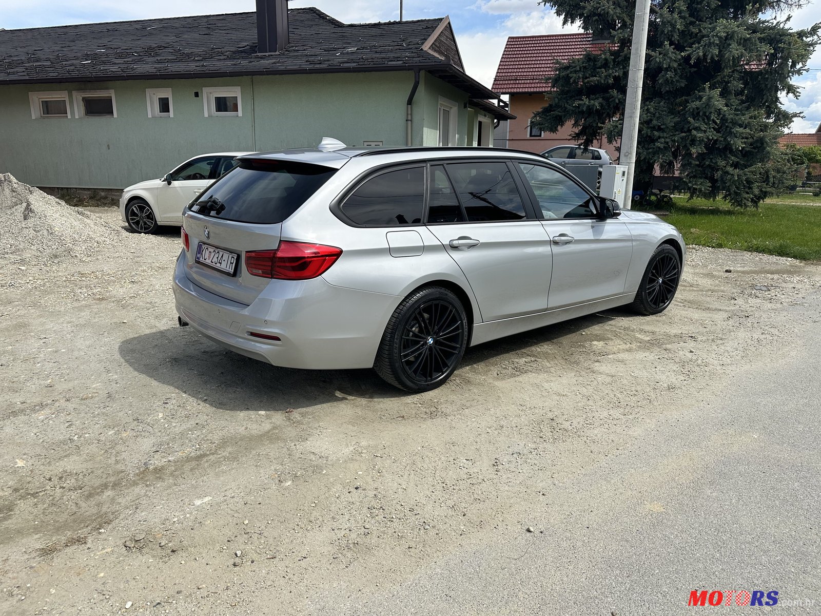 2016' BMW 3 Series Touring photo #4