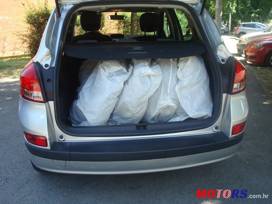 2009' Renault Clio photo #2