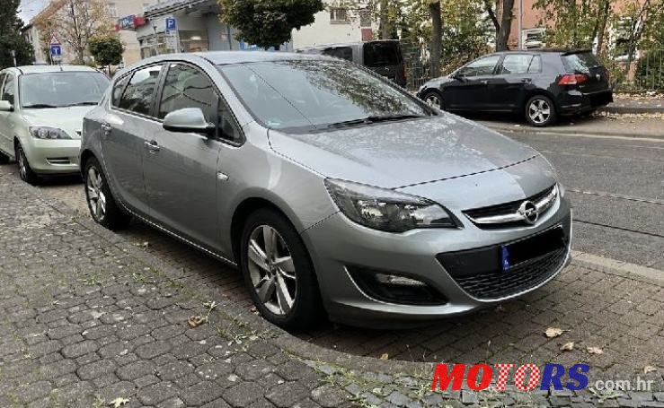 2012' Opel Astra photo #1