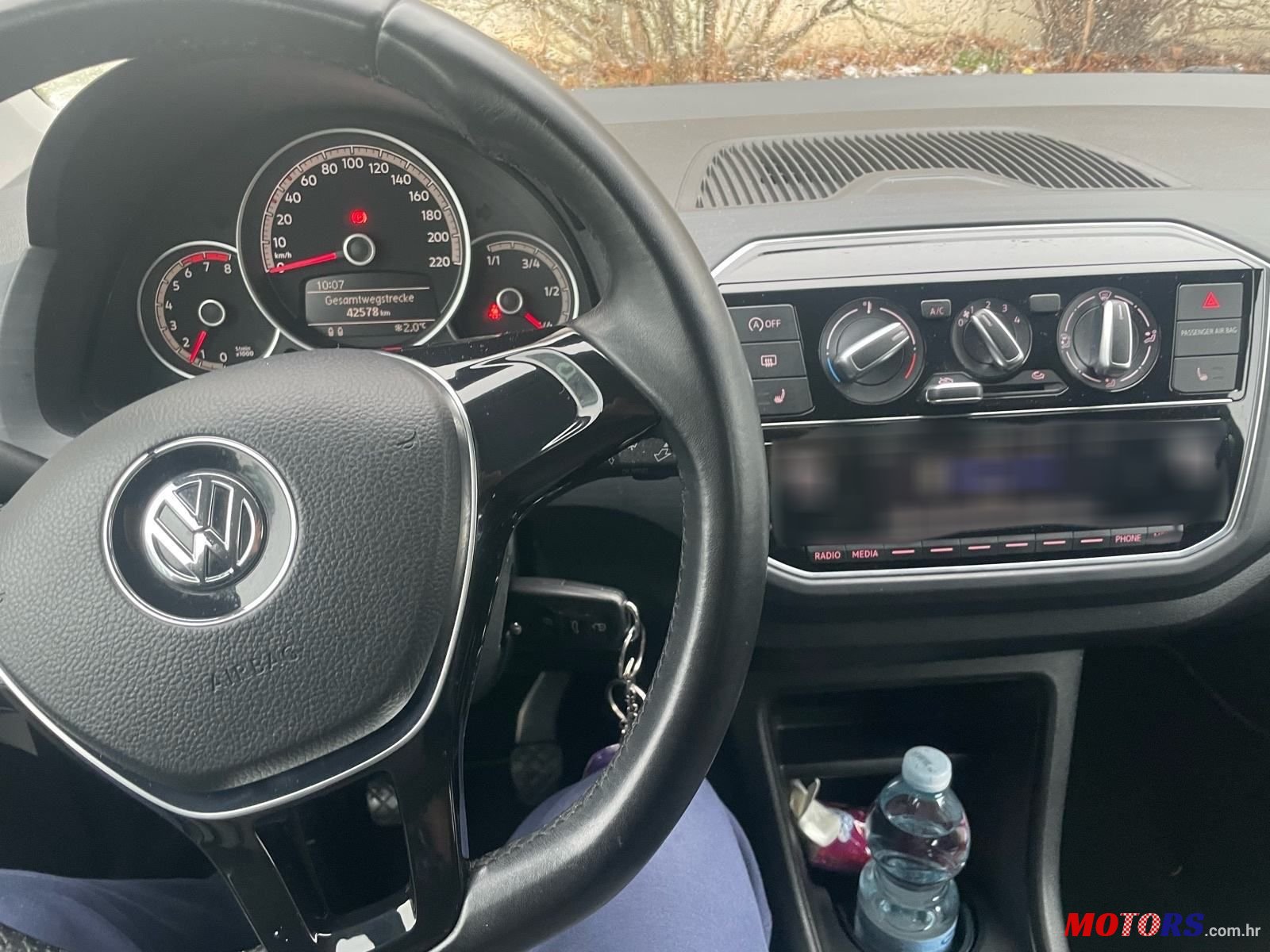 2017' Volkswagen Up! 1,0 photo #5