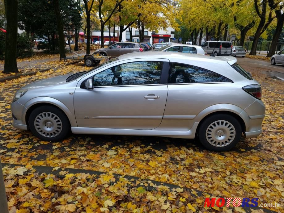 2009' Opel Astra Sport photo #4