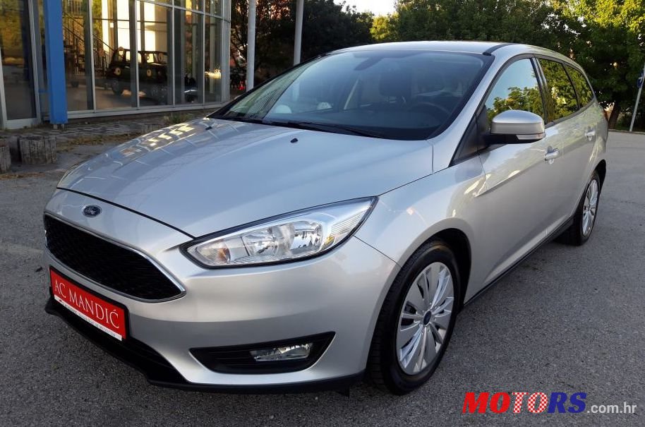 2016' Ford Focus Caravan photo #3