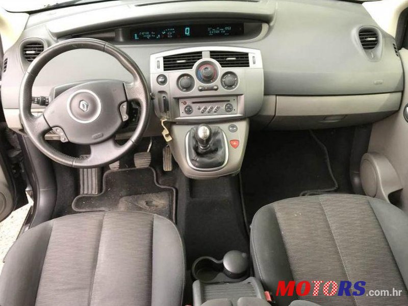 2009' Renault Scenic 1,5 Dci photo #2