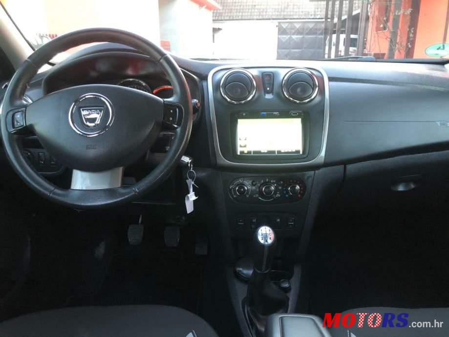 2014' Dacia Sandero Prestige photo #3