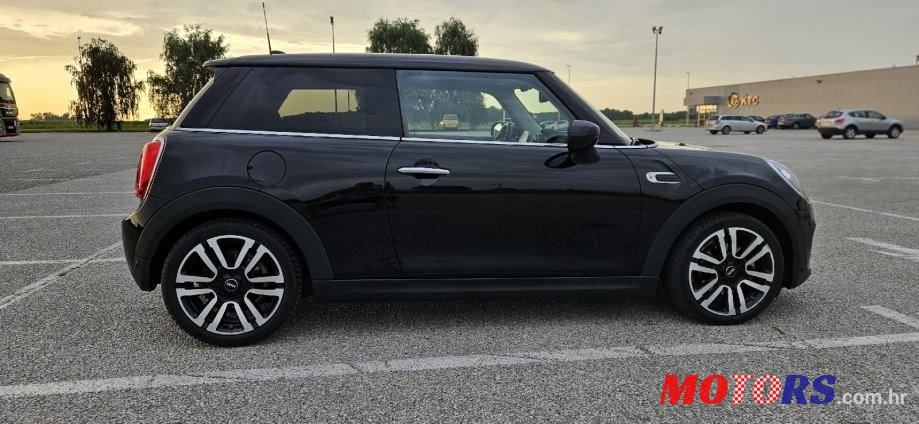 2021' MINI Cooper photo #3