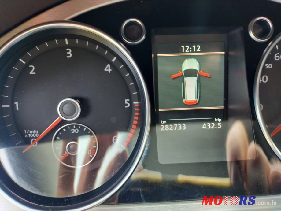 2013' Volkswagen Passat Variant photo #6