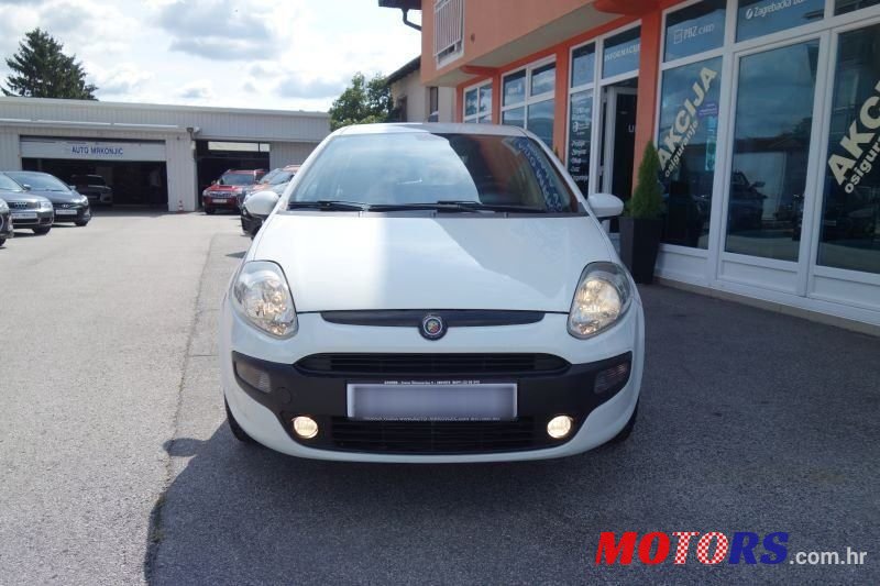 2011' Fiat Punto Evo photo #2