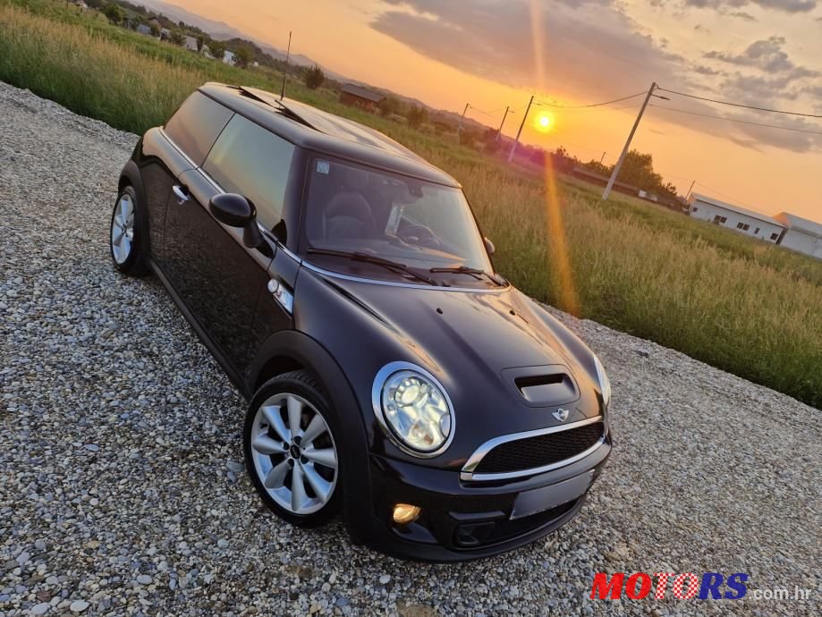 2014' MINI Cooper photo #2