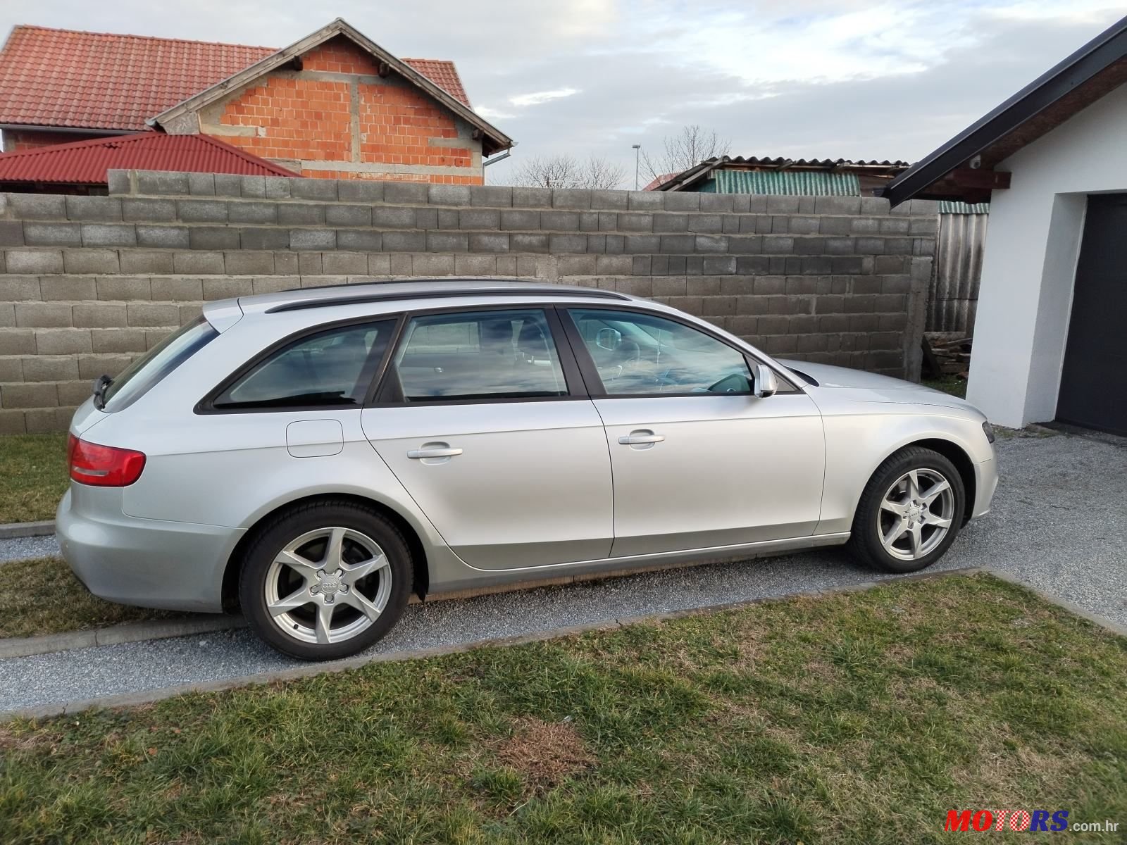 2010' Audi A4 Avant photo #2