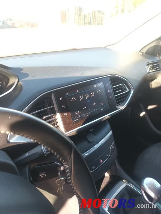 2018' Peugeot 308 photo #2