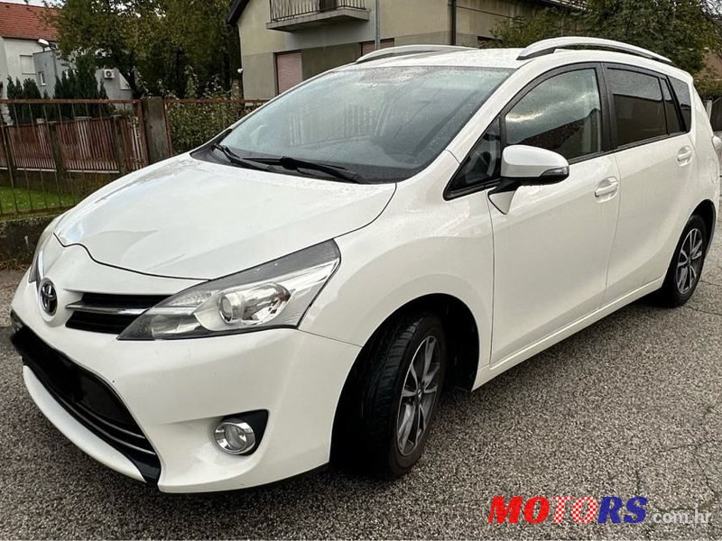 2013' Toyota Verso 2,0 D-4D photo #2