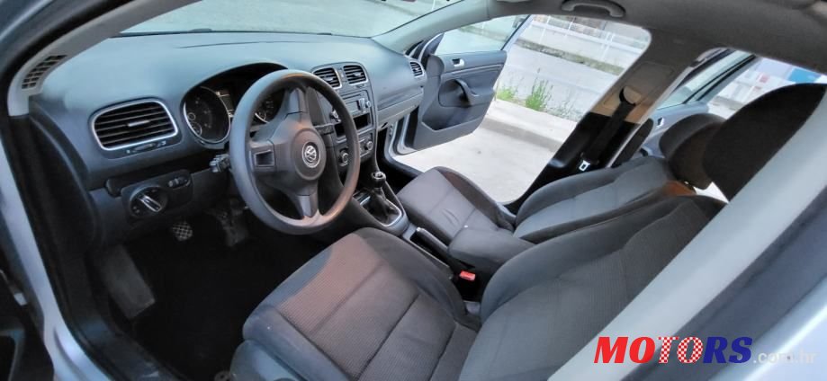 2009' Volkswagen Golf VI 1,6 Tdi photo #2